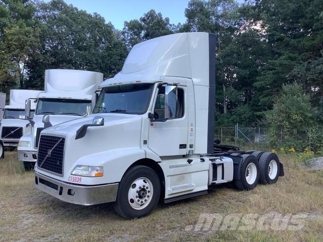 Volvo VNM Autotractoare