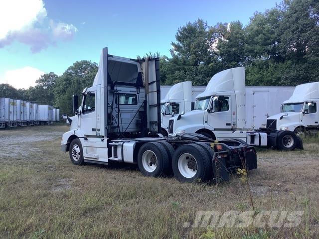 Volvo VNM Autotractoare