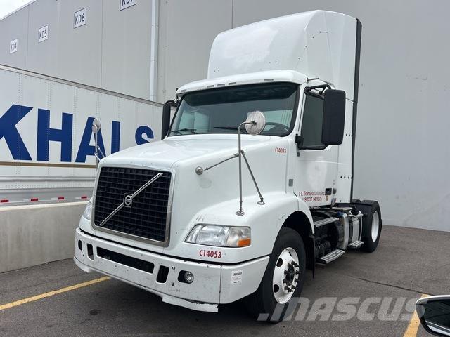 Volvo VNM Autotractoare