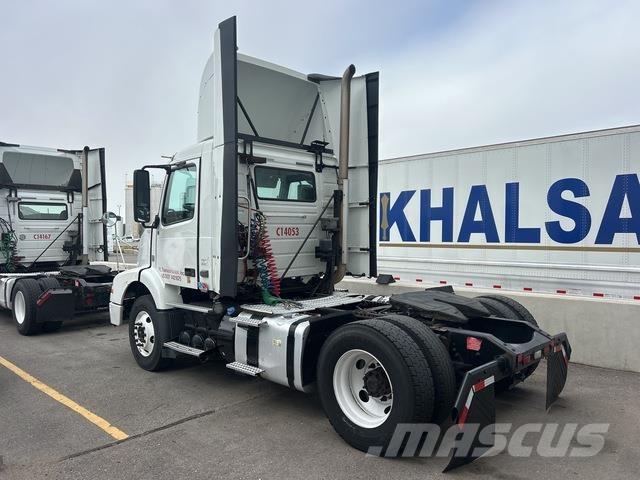 Volvo VNM Autotractoare