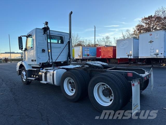 Volvo VNM 200 Autotractoare