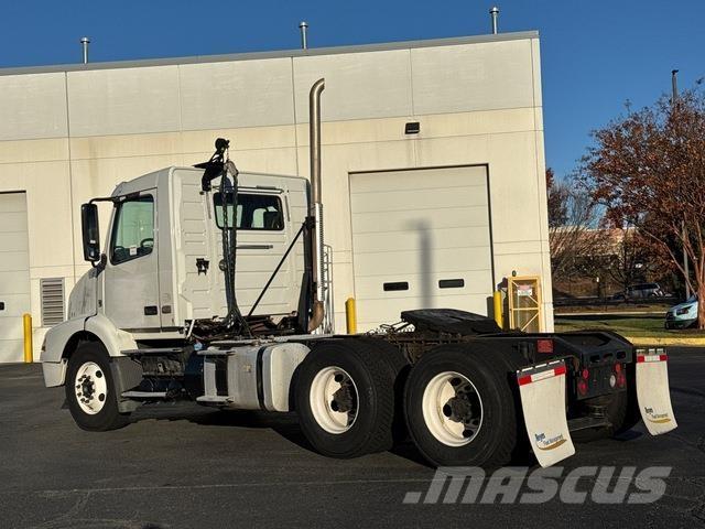 Volvo VNM 200 Autotractoare