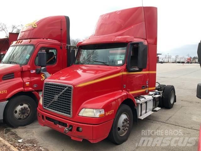 Volvo VNM42T Autotractoare