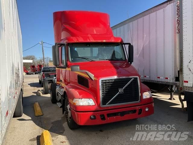 Volvo VNM42T Autotractoare