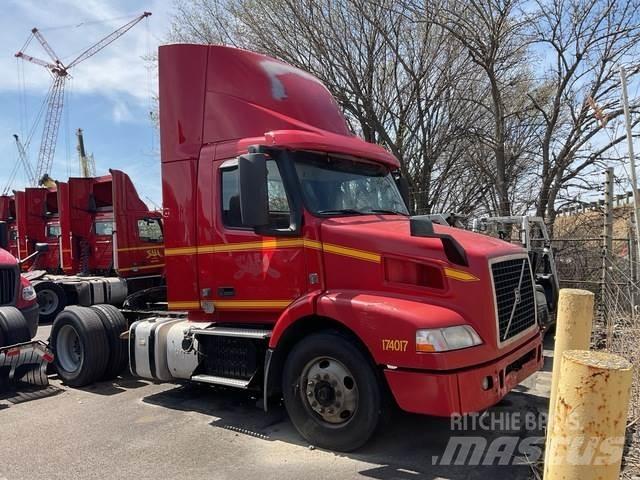 Volvo VNM42T Autotractoare