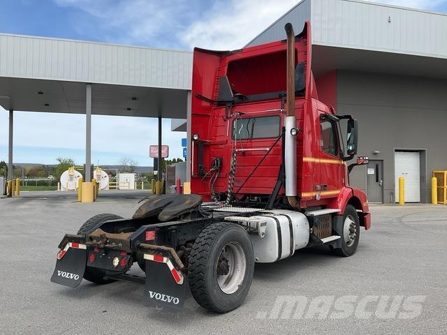 Volvo VNM42T Autotractoare