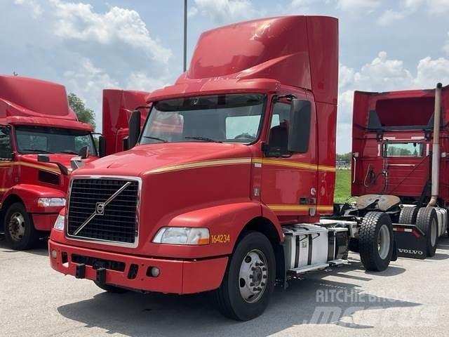 Volvo VNM42T Autotractoare