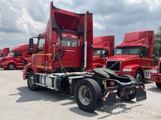 Volvo VNM42T Autotractoare