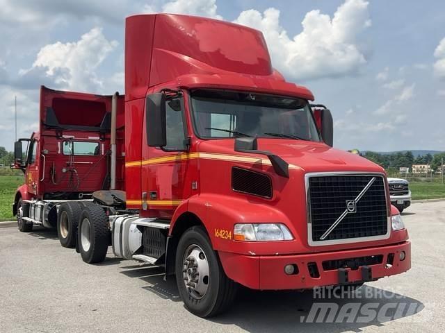 Volvo VNM42T Autotractoare