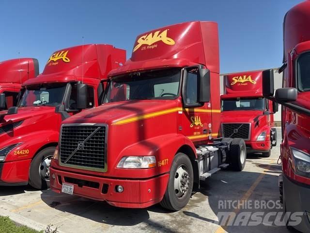 Volvo VNM42T Autotractoare