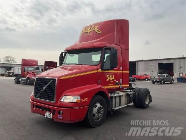 Volvo VNM42T Autotractoare