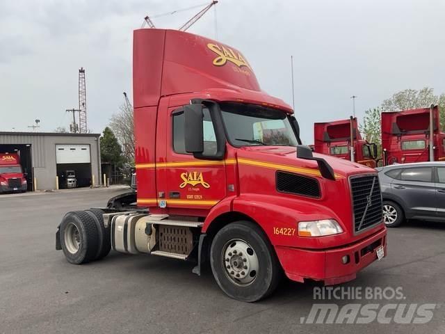 Volvo VNM42T Autotractoare