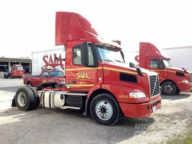 Volvo VNM42T Autotractoare