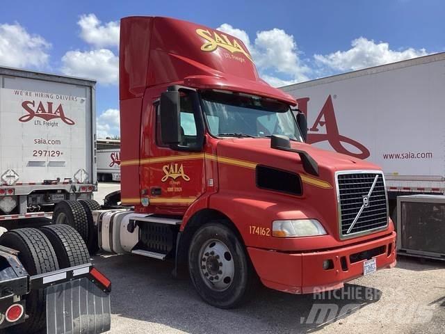 Volvo VNM42T Autotractoare