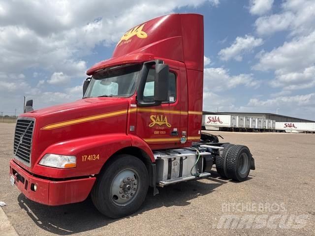 Volvo VNM42T Autotractoare