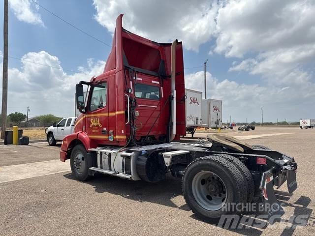 Volvo VNM42T Autotractoare