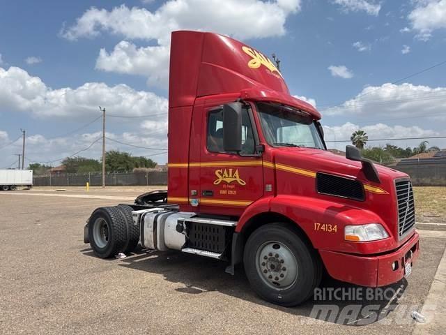Volvo VNM42T Autotractoare