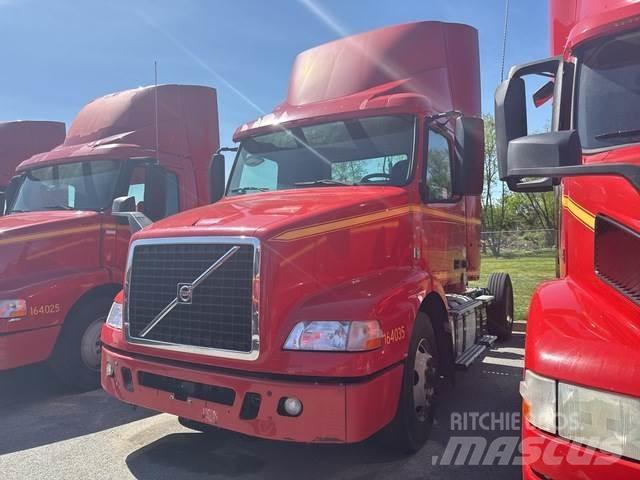 Volvo VNM42T Autotractoare