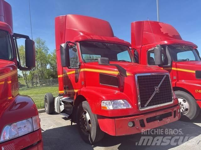 Volvo VNM42T Autotractoare