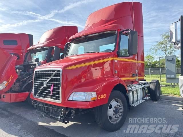 Volvo VNM42T Autotractoare
