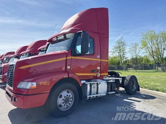 Volvo VNM42T Autotractoare