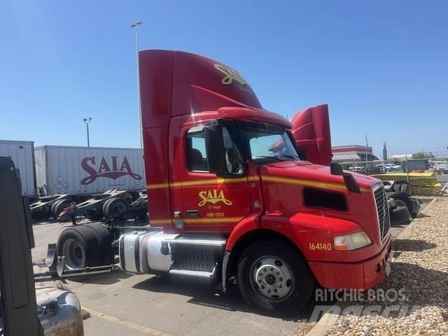 Volvo VNM42T Autotractoare