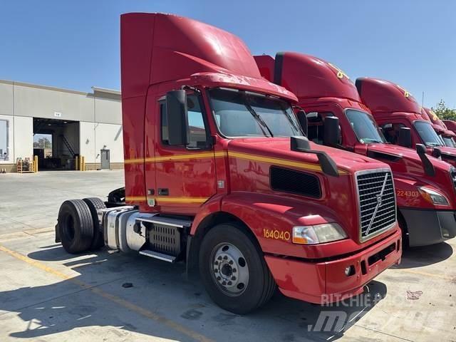 Volvo VNM42T Autotractoare