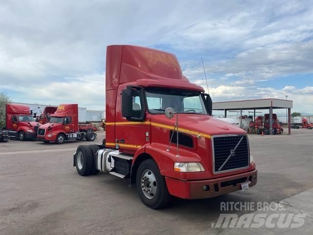 Volvo VNM42T Autotractoare