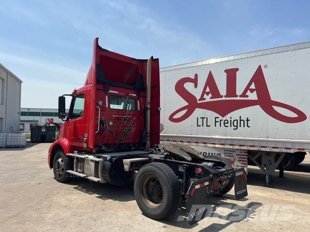 Volvo VNM42T Autotractoare