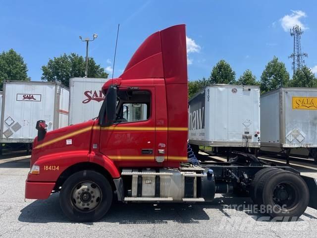 Volvo VNM42T Autotractoare