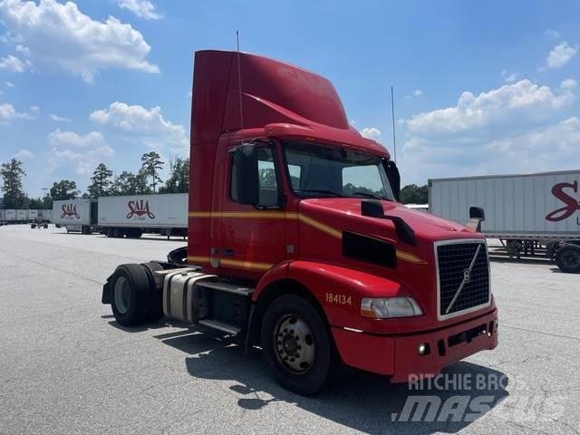 Volvo VNM42T Autotractoare