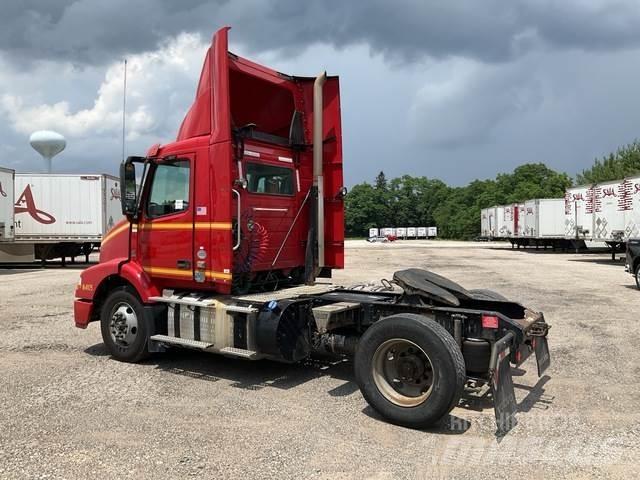 Volvo VNM42T Autotractoare