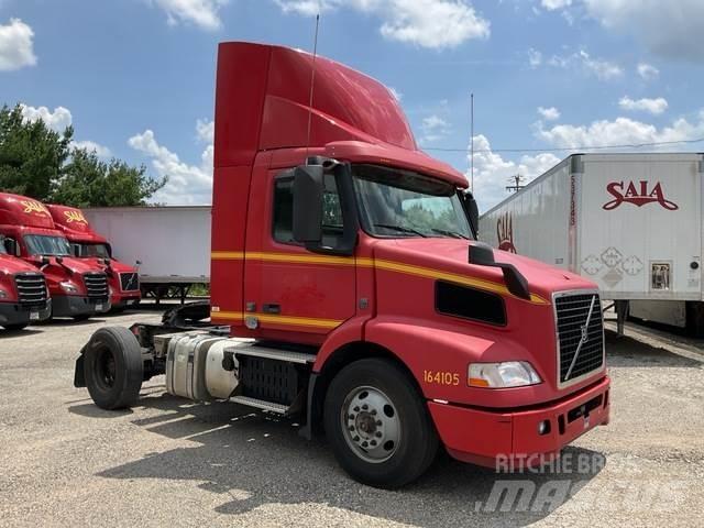 Volvo VNM42T Autotractoare