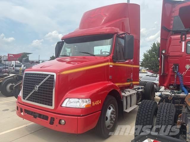 Volvo VNM42T Autotractoare