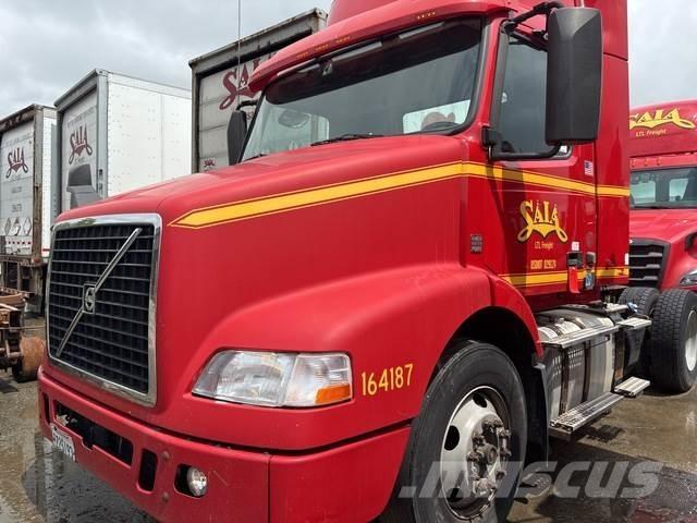 Volvo VNM42T Autotractoare
