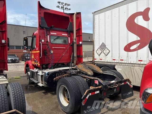 Volvo VNM42T Autotractoare