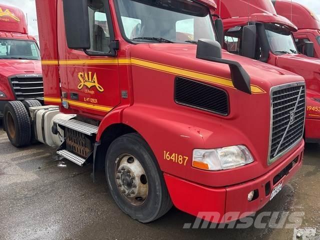 Volvo VNM42T Autotractoare