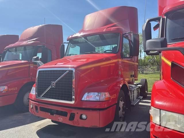 Volvo VNM42T Autotractoare