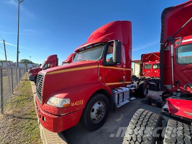 Volvo VNM42T Autotractoare