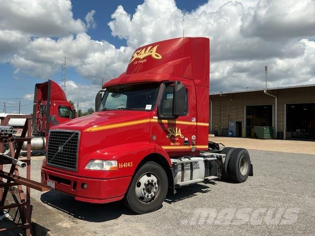 Volvo VNM42T Autotractoare