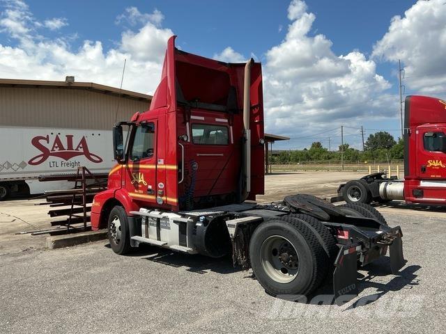 Volvo VNM42T Autotractoare