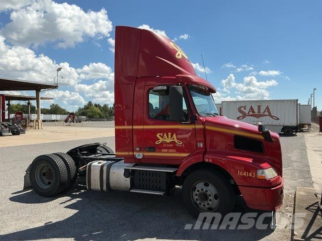 Volvo VNM42T Autotractoare