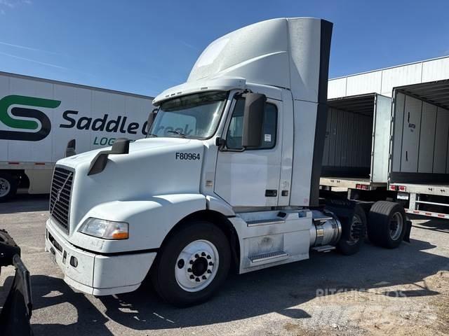 Volvo VNM64T Autotractoare
