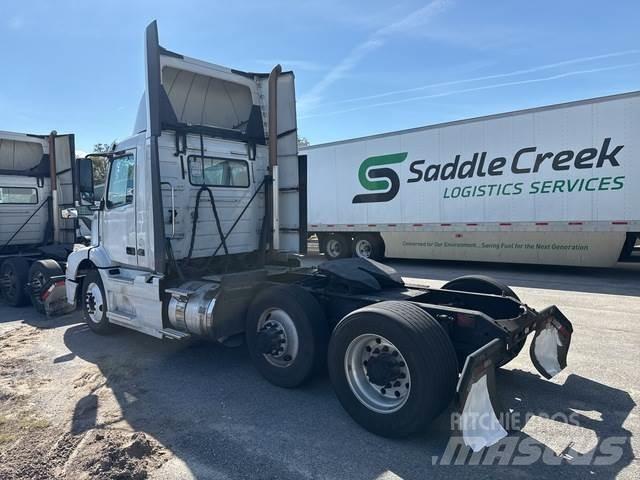 Volvo VNM64T Autotractoare