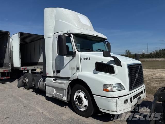 Volvo VNM64T Autotractoare