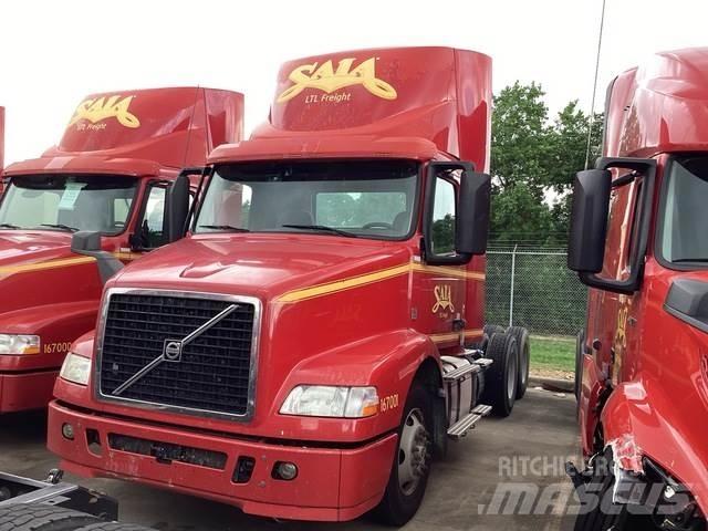 Volvo VNM64T Autotractoare
