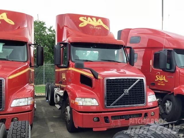 Volvo VNM64T Autotractoare
