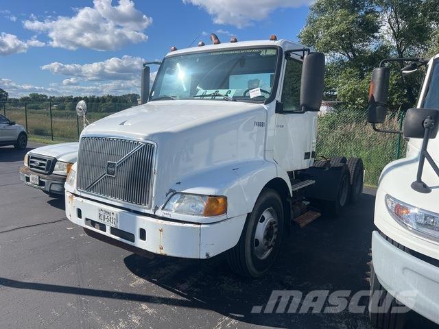 Volvo VNM64T Autotractoare