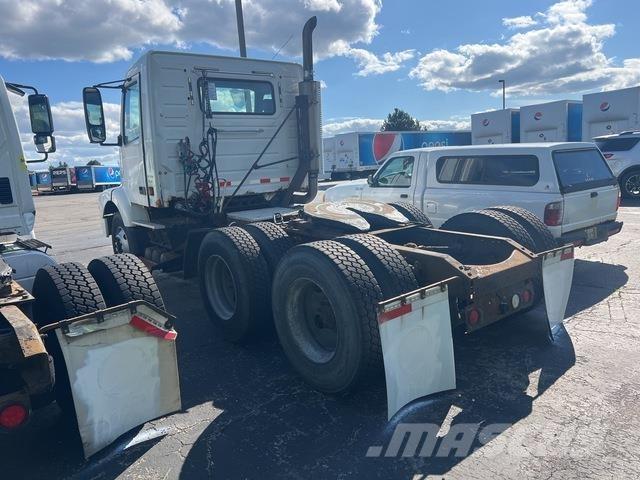 Volvo VNM64T Autotractoare