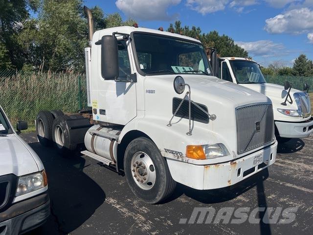Volvo VNM64T Autotractoare